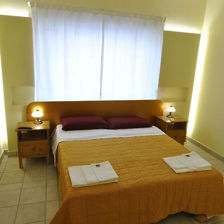 Roma Tourist House Hotel Exterior photo